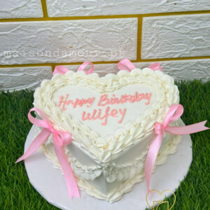 Aesthetic heart shaped bow cake 💗